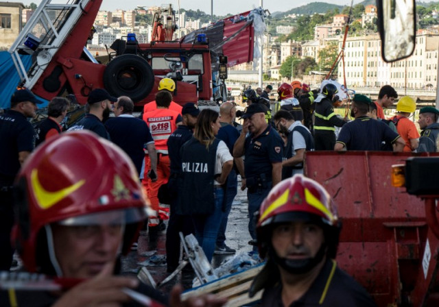 Rescuers and police gather to inspect the rubble and wreckages by the Morandi motorway bridge after a section collapsed earlier in Genoa on August 14, 2018. Photo: Federico Scoppa / AFP